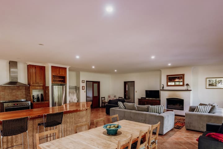 Indulgent Eco Spa Lodge at Jalbrook Estate