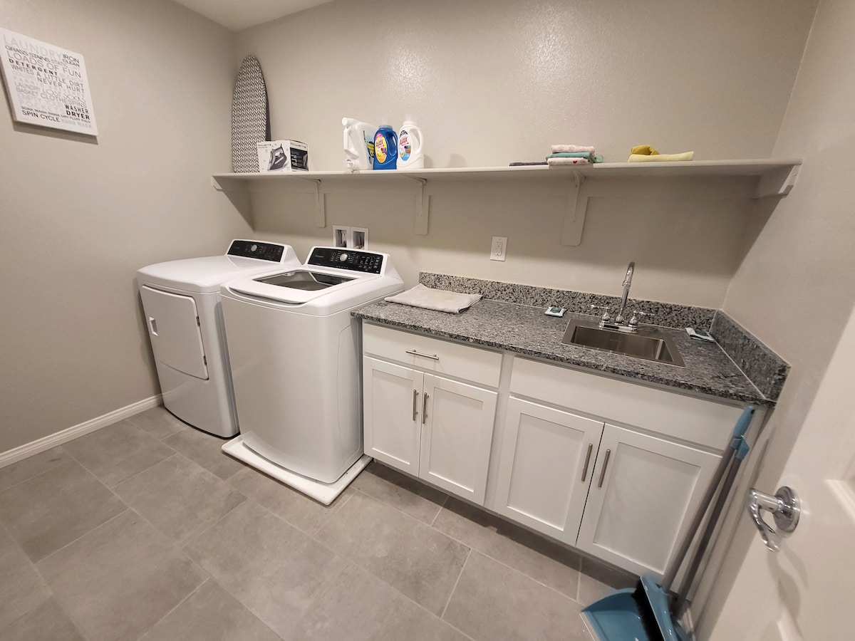 Las Vegas Luxury•5Bdr•6m 2 strip•2x Garage•Pet - Houses for Rent in Las  Vegas, Nevada, United States - Airbnb