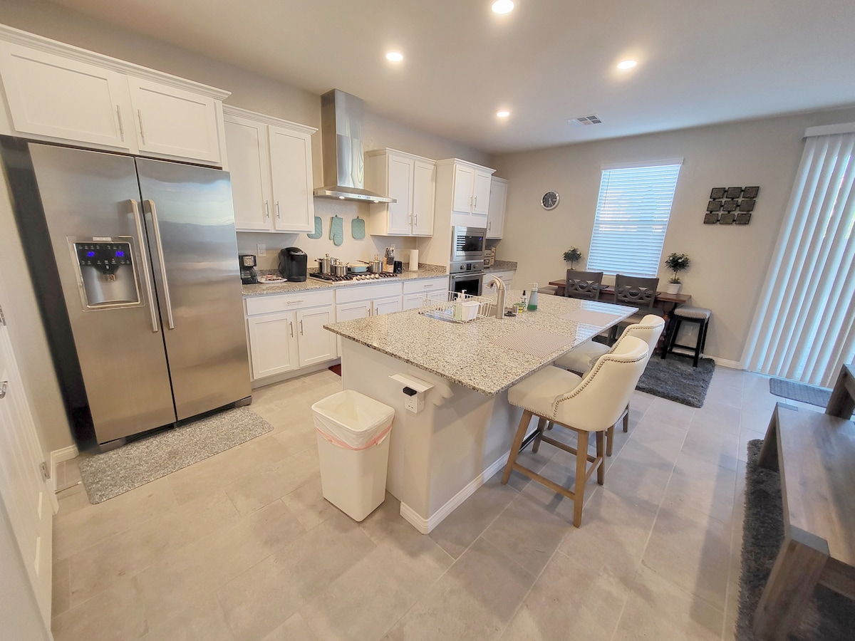 Las Vegas Luxury•5Bdr•6m 2 strip•2x Garage•Pet - Houses for Rent in Las  Vegas, Nevada, United States - Airbnb