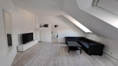 Successful Airbnb property: 80 m² apartment Uni near/central station 4 beds in Neudorf Nord