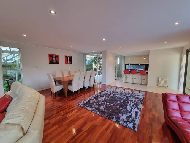 Brighton Golden Mile Large House gallery image 2