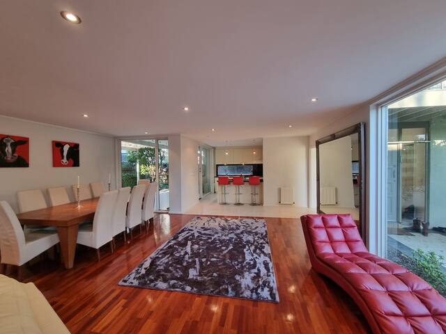 Brighton Golden Mile Large House gallery image 3