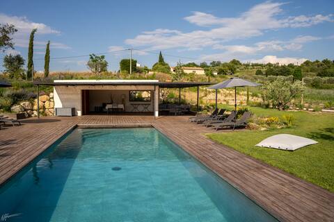 Beautiful Farmhouse with Pool – A Nest in Provence