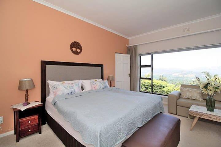 Big Villa with views, pool & Jacuzzi for up to 10 gallery image 4