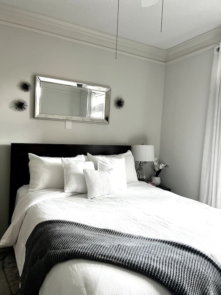 1BR Condo centrally located in Atlantic Station Condominiums for Rent