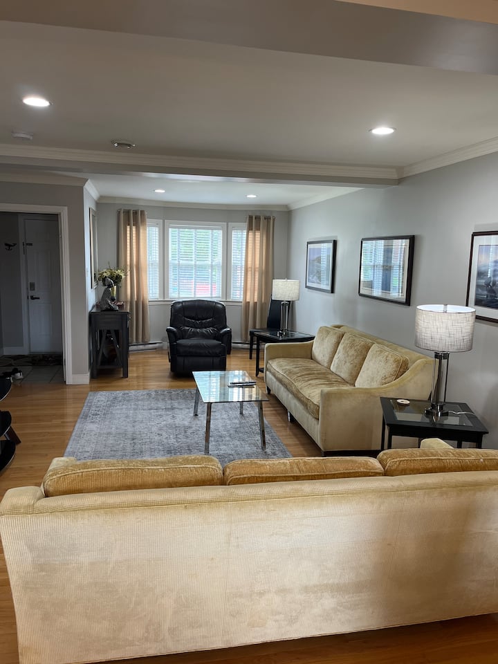 Cozy city center 3 bedroom townhouse, free parking Townhouses for Rent in St. John's