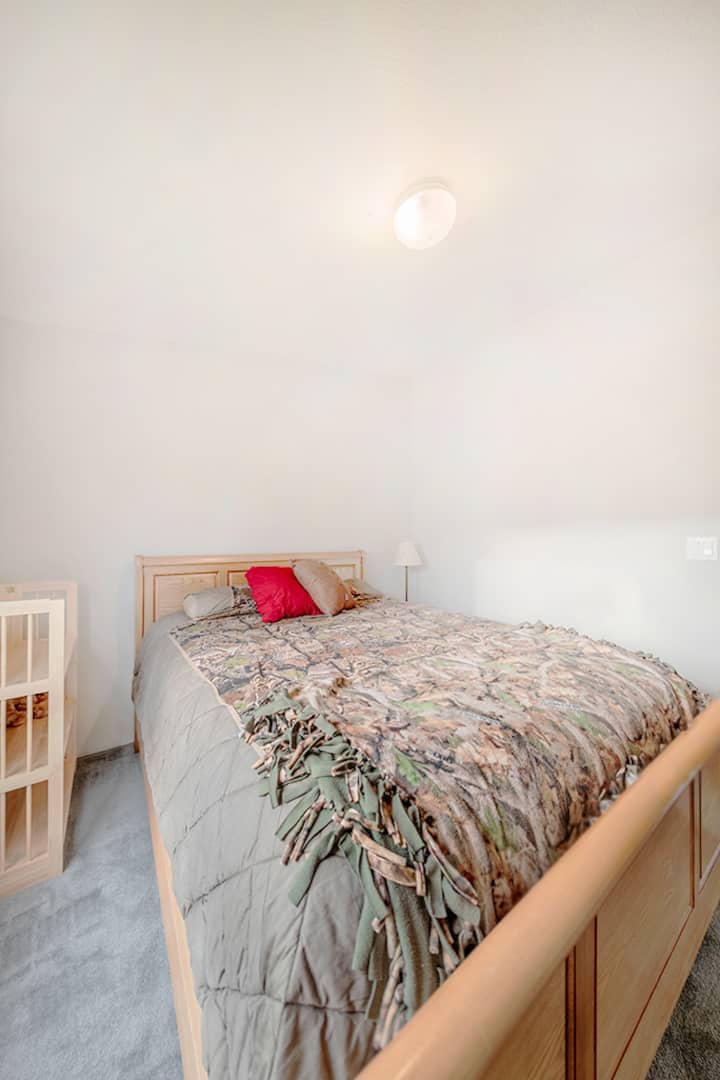 Спалня с двойно легло