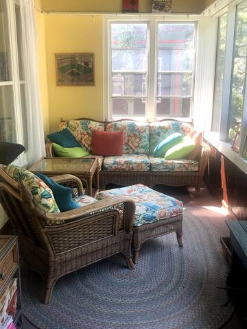 Historic Mpls. Home Walking Distance to Lakes gallery image 2