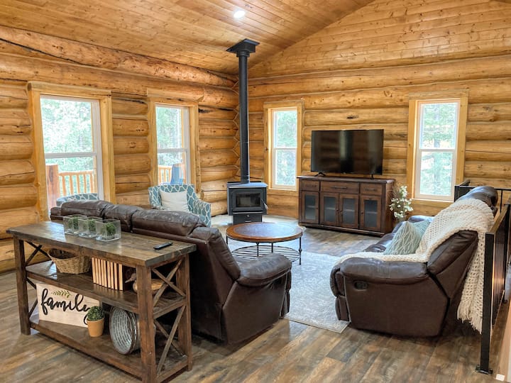Spacious 5bedroom Cabin close to multiple lakes Cabins for Rent in
