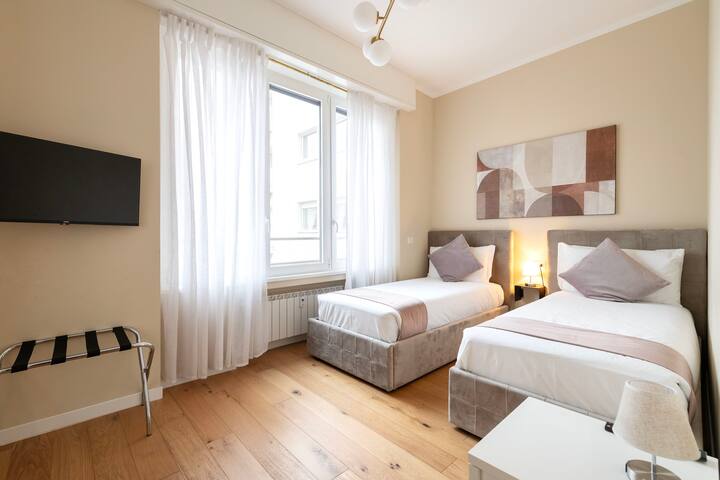 Design 2 Bedroom Apartment – 6 guests: Milan Duomo gallery image 5