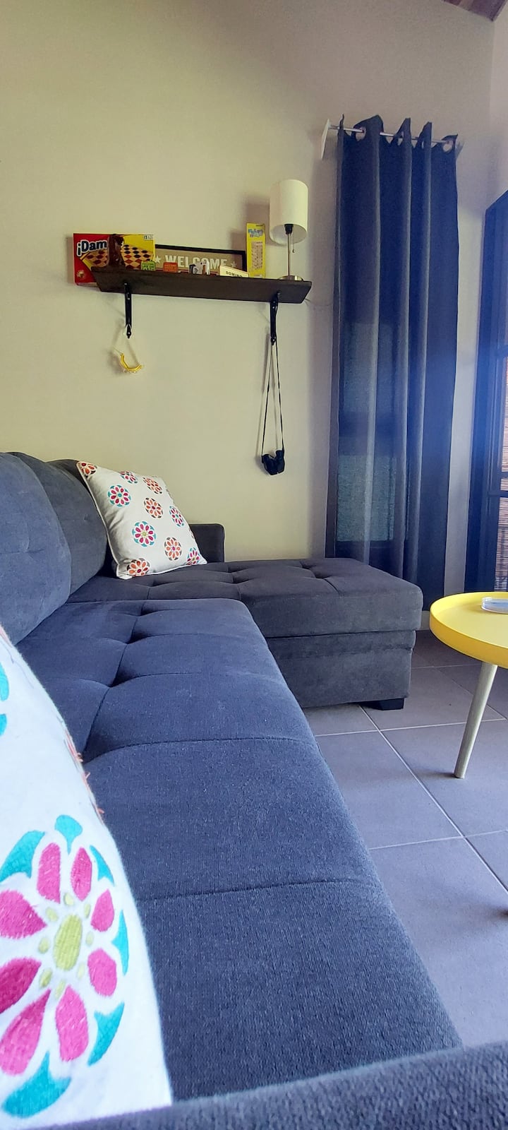  Double Chaise Lounge Sofa Bed offre ampi posti a sedere per te e i tuoi cari. 