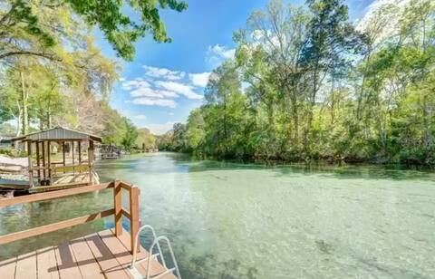Home On the River - Weeki Wachee Cabin
