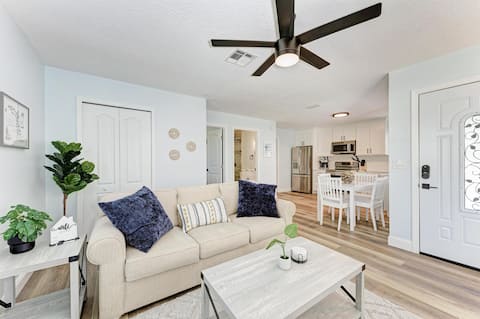 Top performing Airbnb: Marina Breeze Unit B newly renovated walk to beach in Bradenton Beach