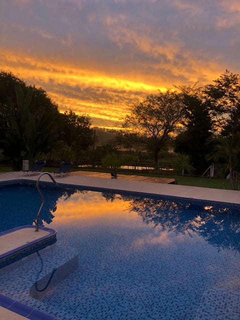 Farmhouse with amazing pool and sunset
