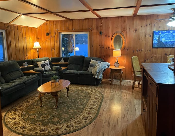 Waterfront 4 Bedroom Home on Exclusive Cleverdale Houses for Rent in