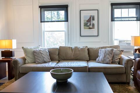 Lovely 4 bedroom rental with spacious master suite
