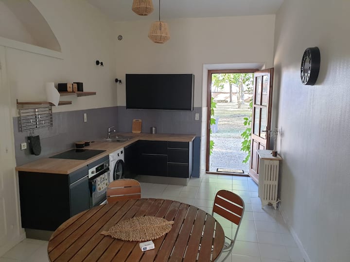 Appartement Dans Propriété Du 18ème Siècle - Hauterives