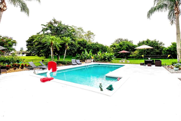 Upscale Waterfront Mansion: Pool, Kayak, Game Room gallery image 4