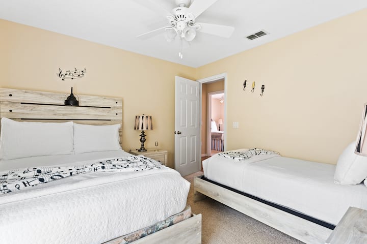 Спалня с музикална тематика