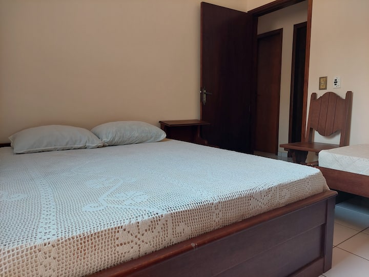 Suite con 1 cama matrimonial y 1 cama individual