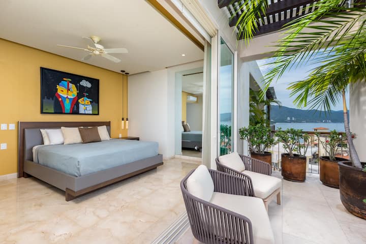 غرفة النوم الرئيسية - مطلة على المحيط