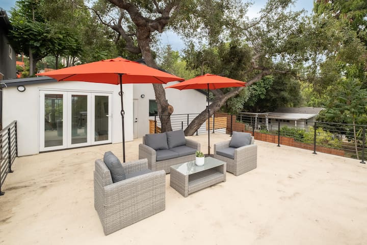 Welcome to Glen Arbor Terrace in trendy Eagle Rock