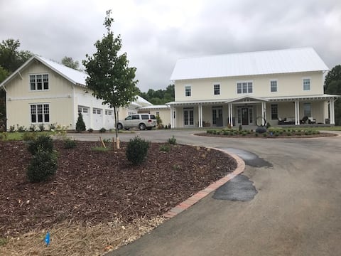 Lovely One bedroom Apartment with Private Entrance