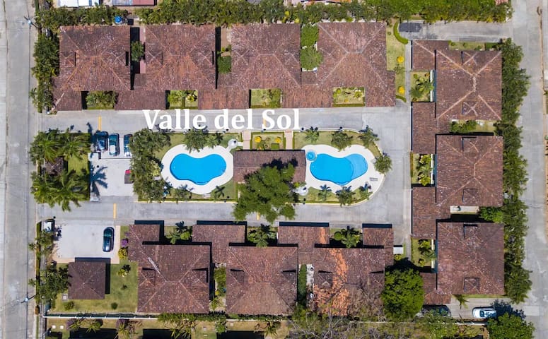Beach Condo 3 Bed, Coco Beach, 2 Pools & GYM
