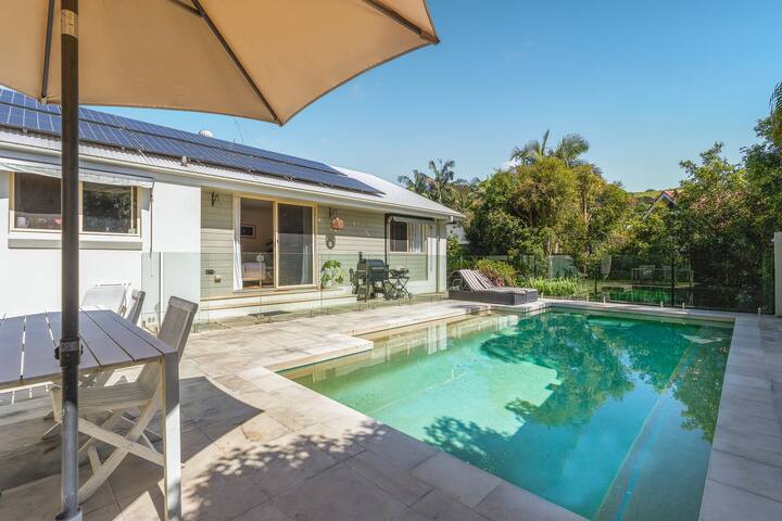 Coastal 4-Bedroom home with pool. gallery image 2