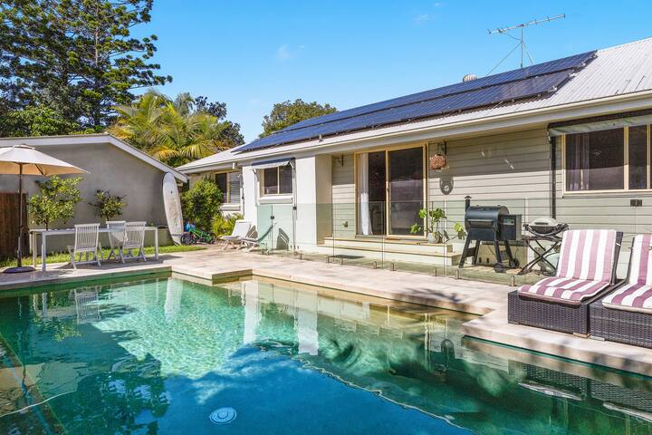 Coastal 4-Bedroom home with pool. gallery image 4