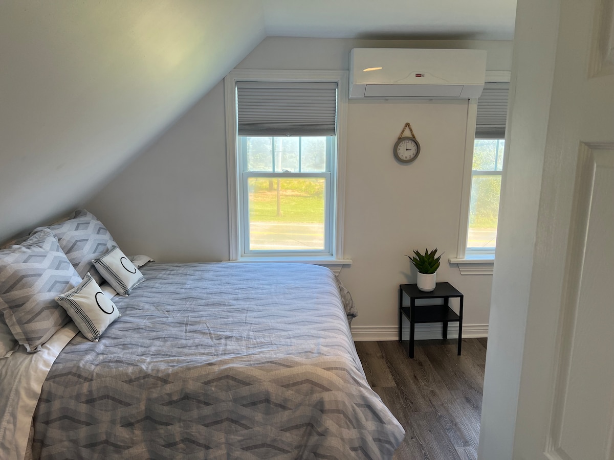 Relax in comfort in our cozy queen bedroom with two windows that allow plenty of natural light in, as well as a spacious closet to store your belongings. Catch up on your favorite shows or movies on the smart TV provided for your entertainment. 