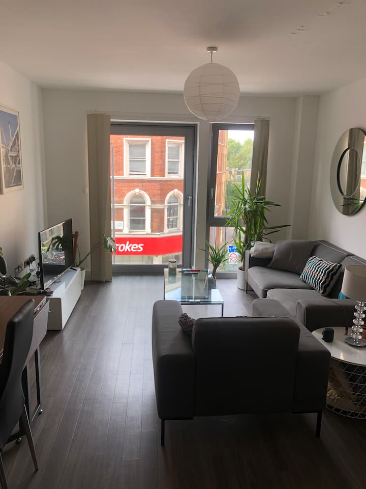 Lovely 2bedroom flat with patio & roof terrace Apartments for Rent