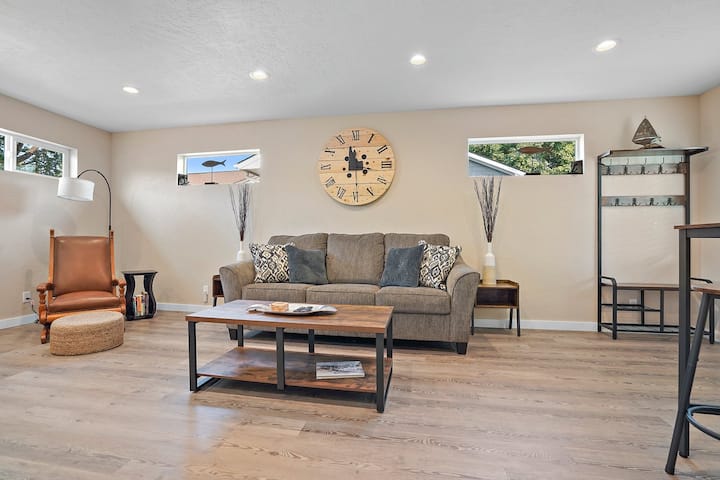 Downtown Coeur D'alene Loft On Centennial Trail - Coeur d'Alene, ID