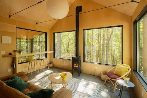 The Berghüttli: Cozy Mountain Hut & Farm Stay