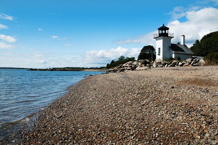 Bristol Ferry Lighthouse gallery image 4