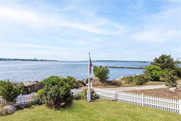 Bristol Ferry Lighthouse gallery image 3