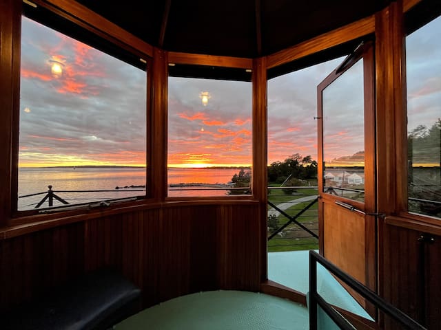 Bristol Ferry Lighthouse gallery image 2