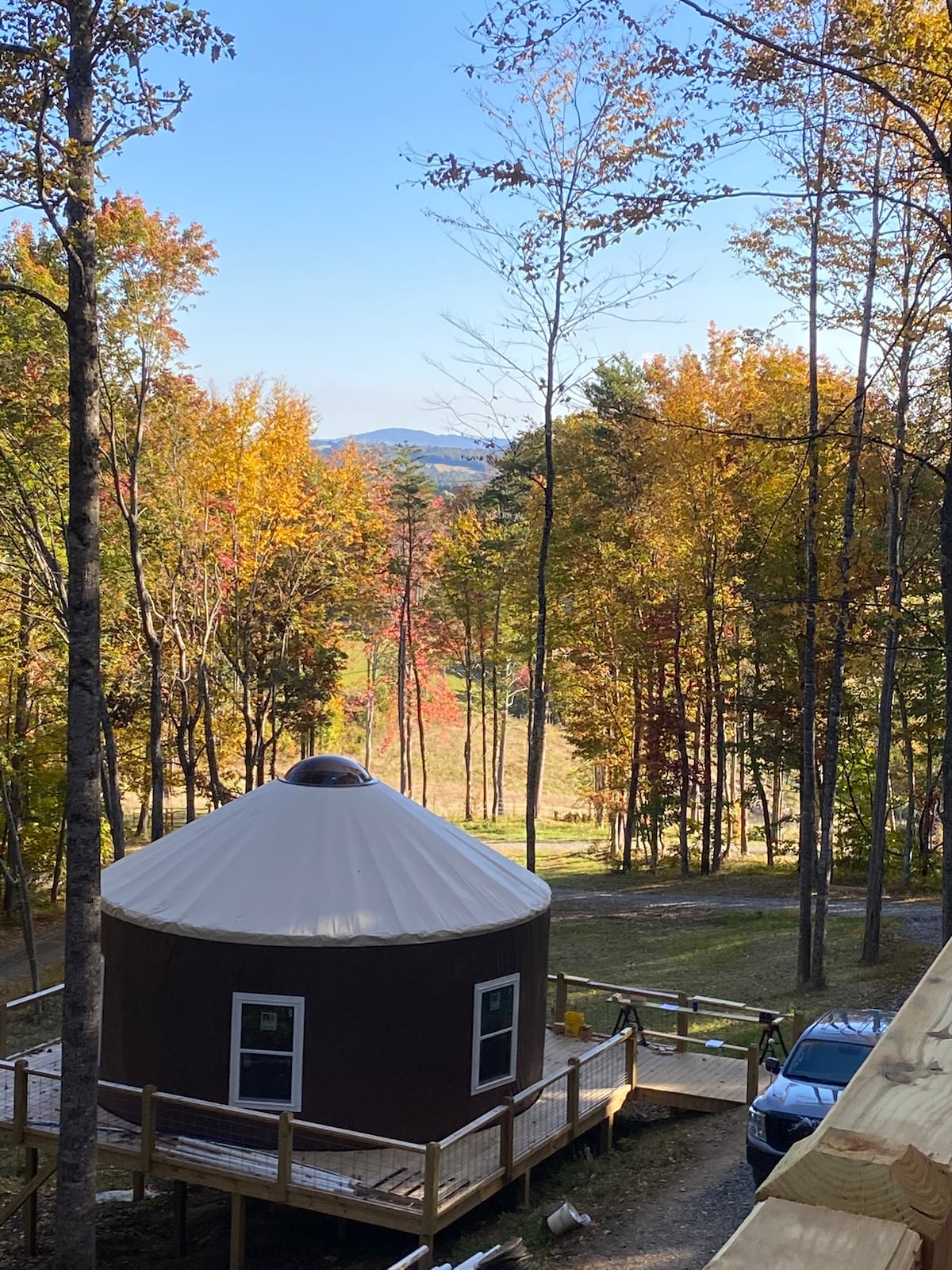 Mother Earth w/ hot tub,View, 3 miles from I77. Yurts for Rent in Hillsville, Virginia