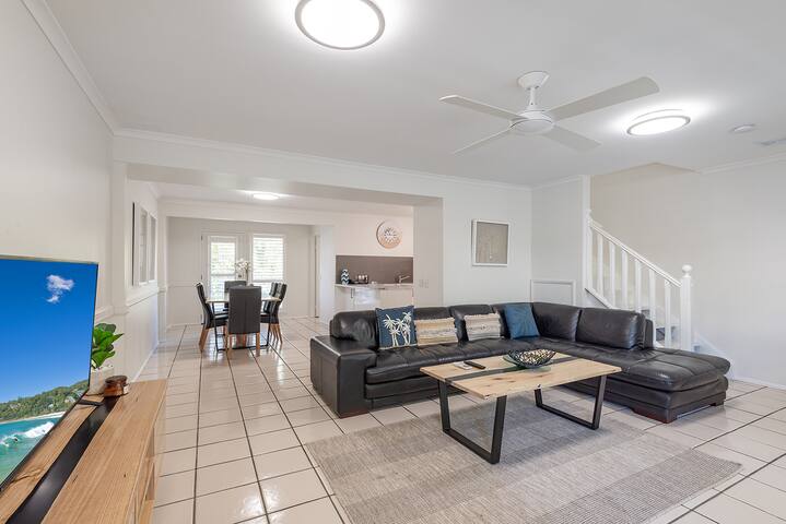 Sandy Beach 18, a 3 bed pool view Noosaville villa