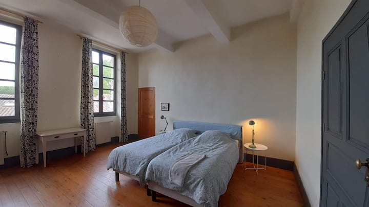 卧室4 ：两张独立或组装的床。 可以添加一张床。 