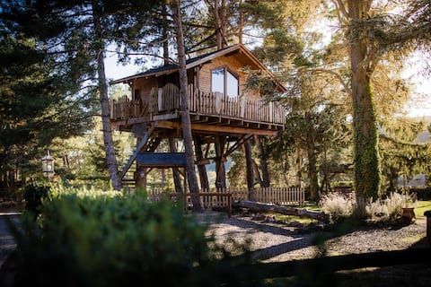 Treehouse in Prades, hot tub