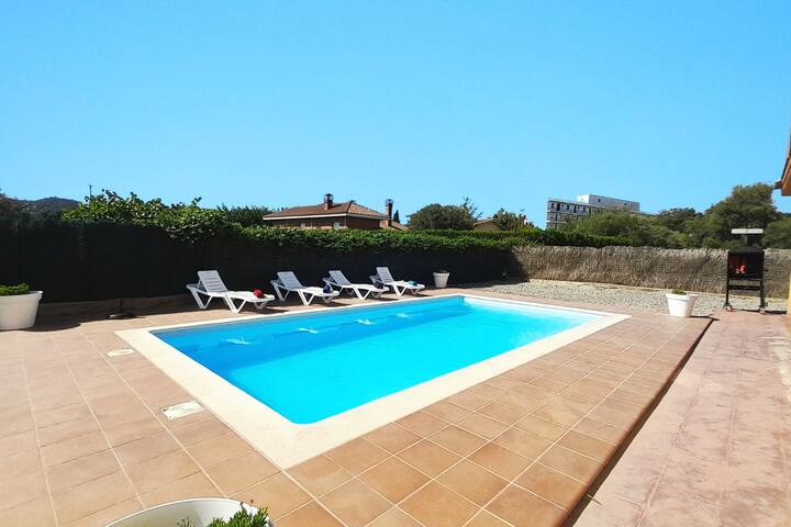 Villa Mediterránea con cinco dormitorios y piscina gallery image 3