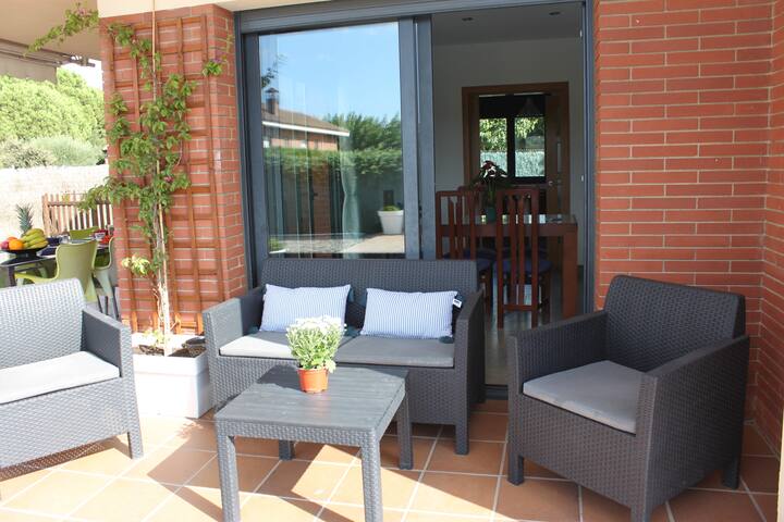 Villa Mediterránea con cinco dormitorios y piscina gallery image 4