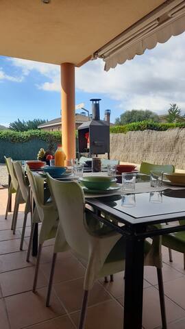 Villa Mediterránea con cinco dormitorios y piscina gallery image 2