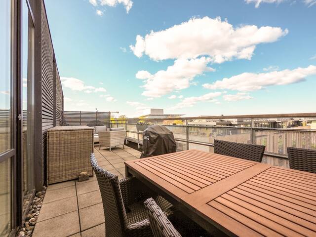 Bright & Modern – by Opera & short walk to Nyhavn gallery image 3