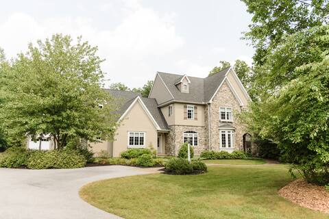 Spacious whole house retreat with awesome backyard