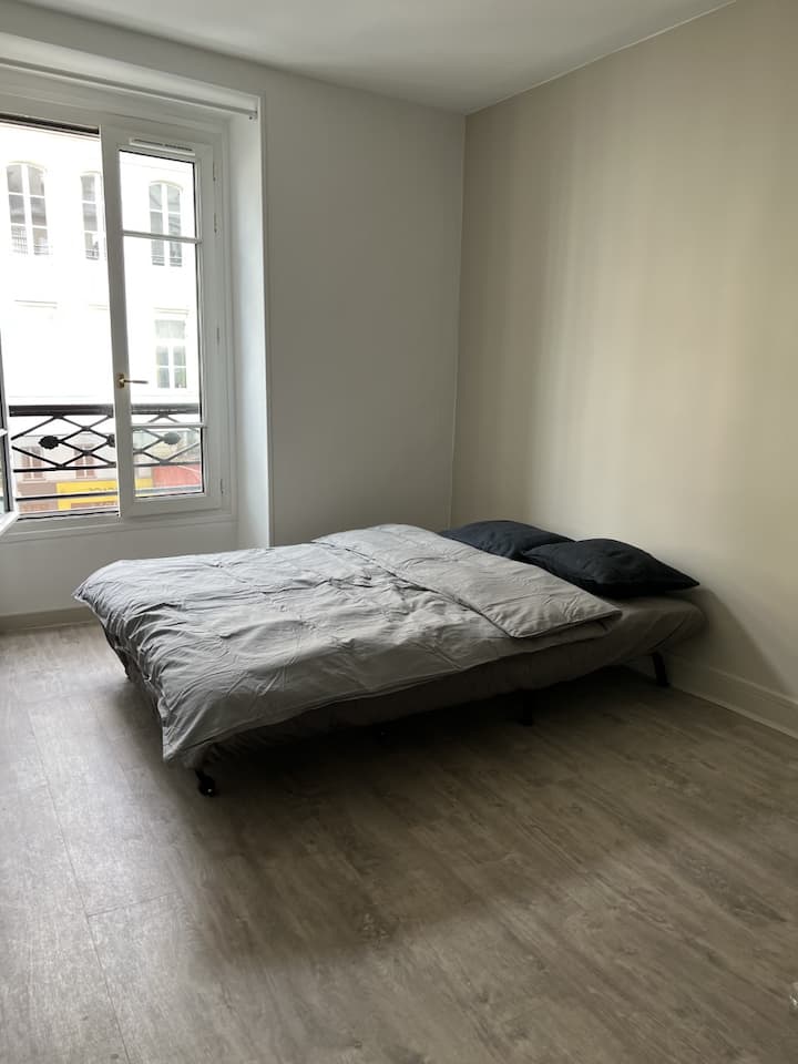 Renovated, bright studio, Bastille district Apartments for Rent in