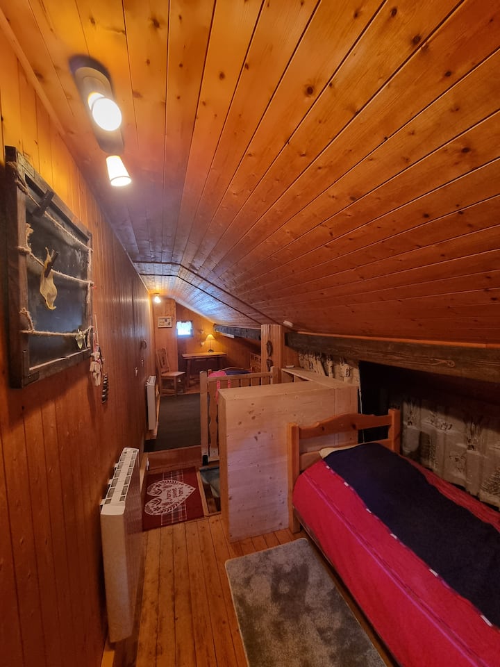 Chumba cha kulala na kitanda cha pili 1 mahali 90x190