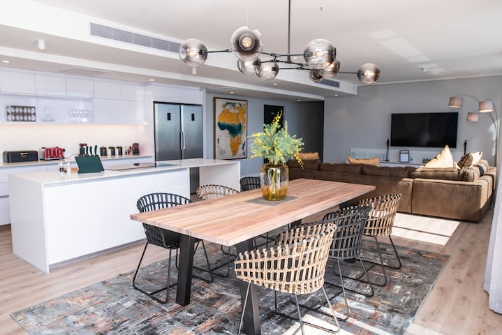 Magnificent penthouse with breathtaking views gallery image 2