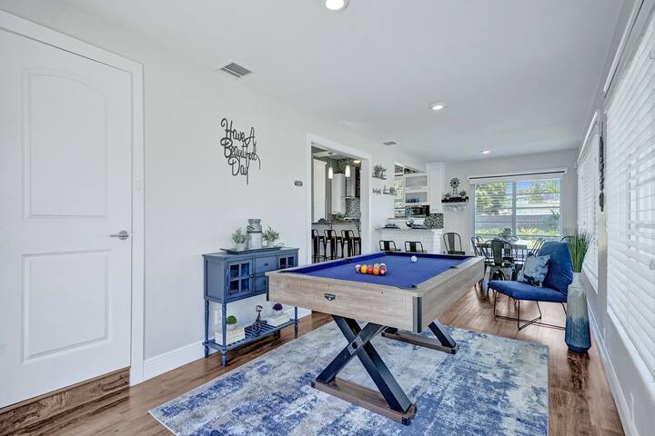 Heated Pool! 5 Bedrooms+1 Mile To Beach/Las Olas! gallery image 3